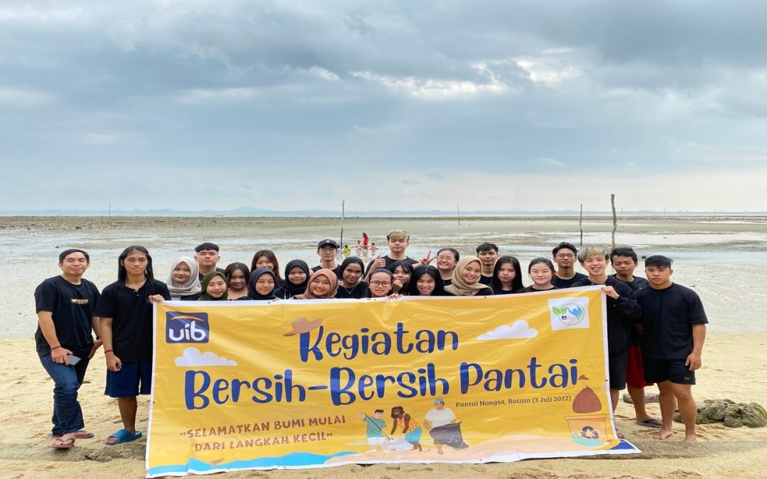 Nongsa Beach Clean Up Social Service by UIB Social Activity (USA) Student Activity Unit