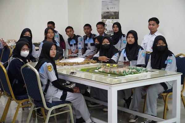 Open House SMKN 3 Batam Mengunjungi Universitas Internasional Batam