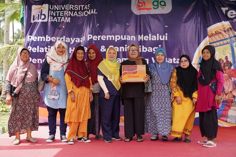 Telin and UIB collaborate in Women’s Empowerment through Hygiene and Sanitation Training for Tourism Village Homestay Managers in Kampung Tua Nongsa.