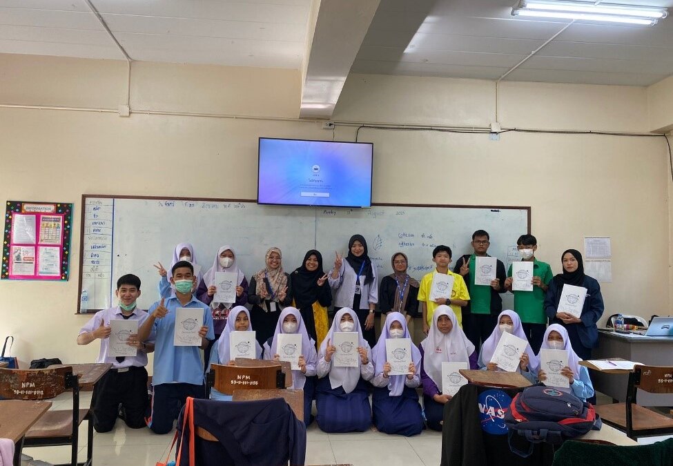 Kunjungan Program Studi Pendidikan Bahasa Inggris Ke Sekolah Dalam Rangka Menjalin Partnership Pada Program Teaching Internship di Thailand sekaligus Pelaksanaan PKM Pengajaran BIPA untuk Siswa/I