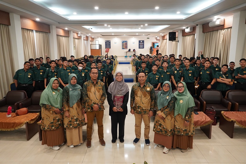 Universitas Internasional Batam menyelenggarakan kegiatan Open House yang di hadiri siswa dari SMKN 2 Pekanbaru