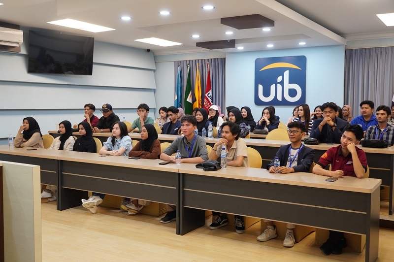 SWIPE, CONNECT, PROTECT: Alumni FH-Universitas Internasional Batam Bahas Dampak Dating Apps pada Perlindungan Data, Kejahatan Seksual, dan Kekerasan Berbasis Gender